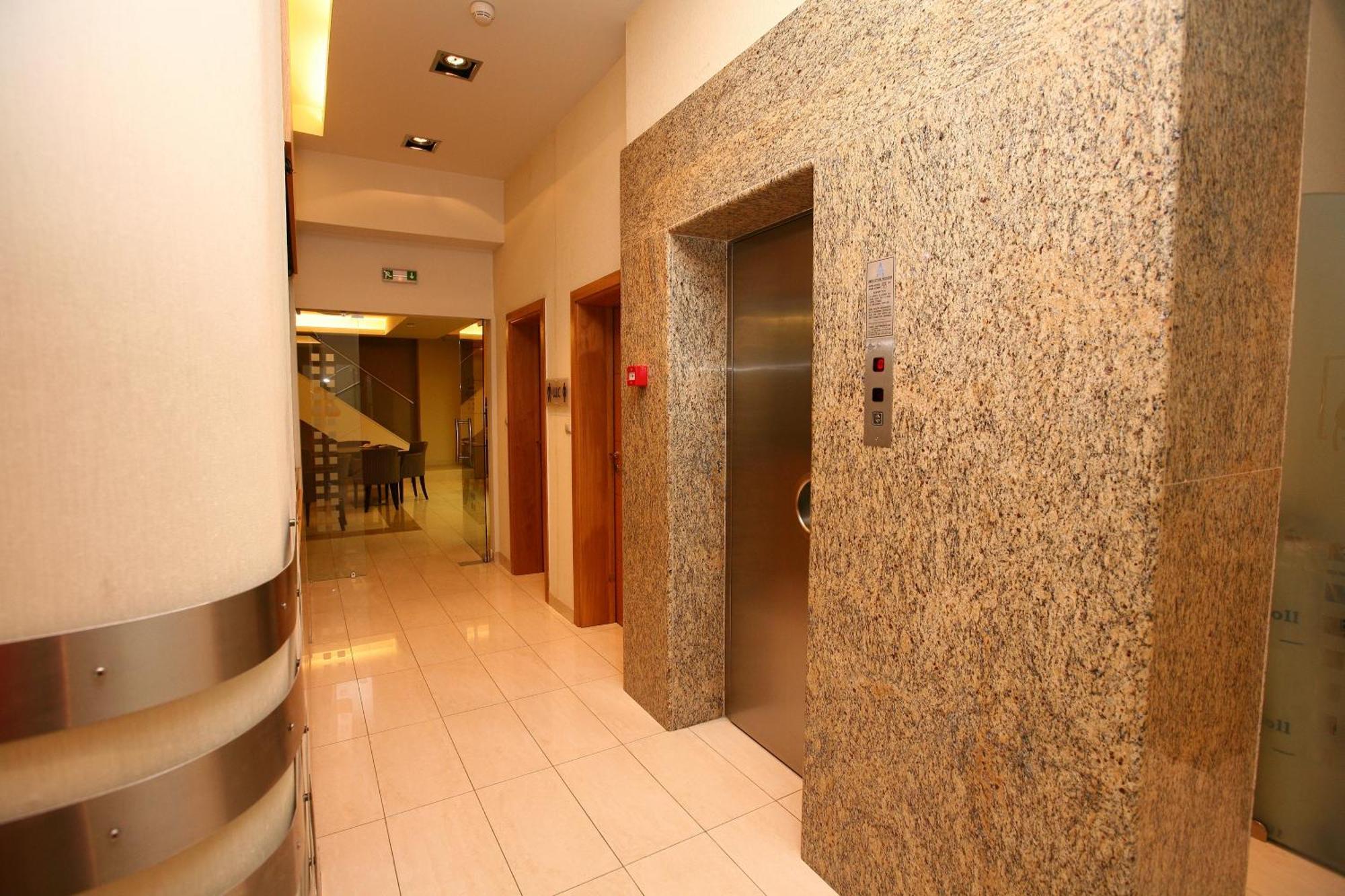 קלמאטה Hotel Flisvos מראה חיצוני תמונה