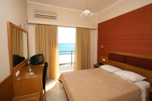 קלמאטה Hotel Flisvos מראה חיצוני תמונה