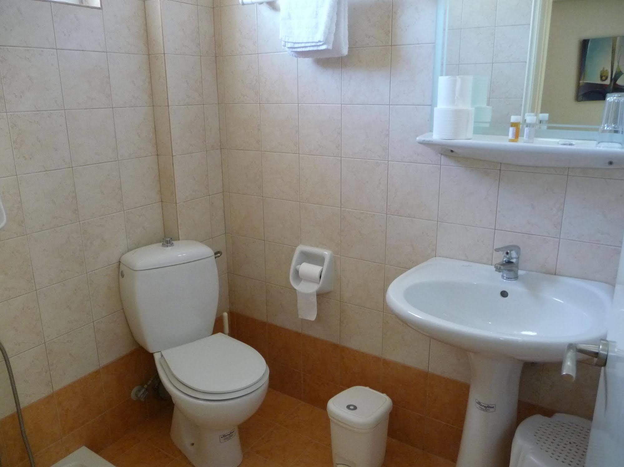 קלמאטה Hotel Flisvos מראה חיצוני תמונה