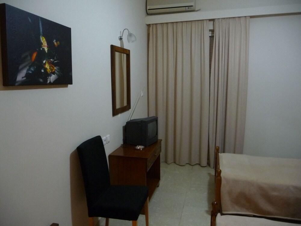 קלמאטה Hotel Flisvos מראה חיצוני תמונה